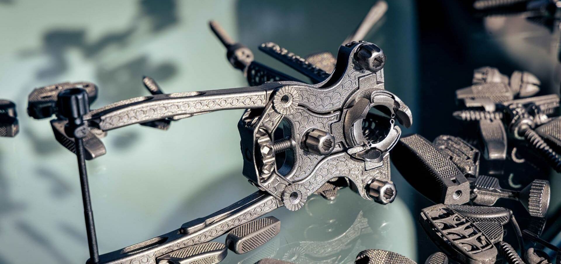 Selbst komplexe Mechanismen lassen sich per Laser-Metal-Fusion in die Implantate integrieren.