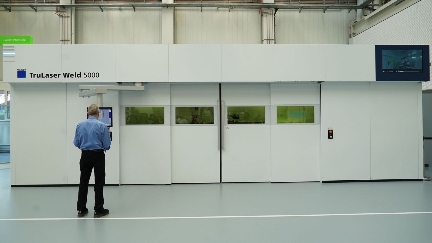 Vier Meter breite Tür  