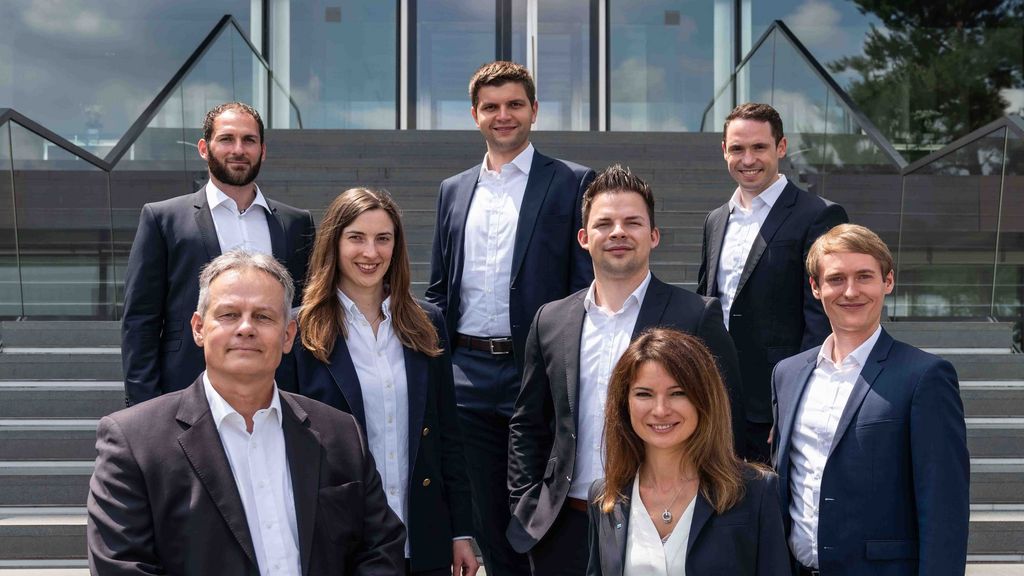 Group photo of the Smart Factory Consulting Team