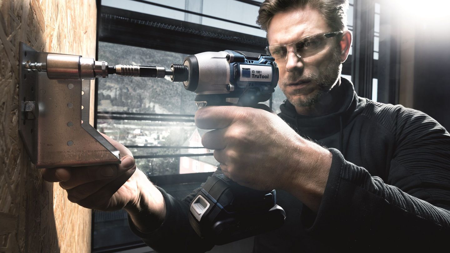 Impact-driver-joist-hanger