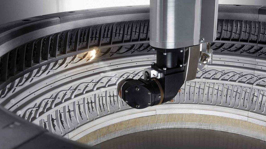 Laser cleaning with the laser