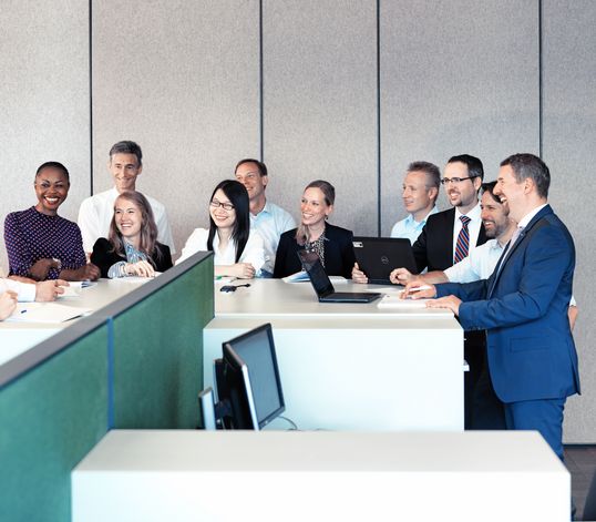 通快员工会议进行中