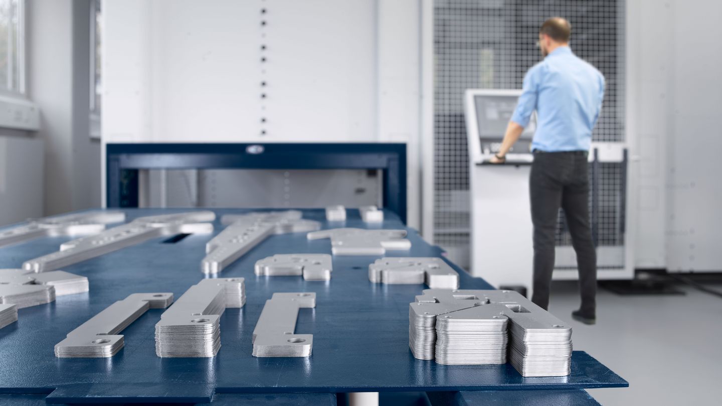 TruLaser Center 7030 with person