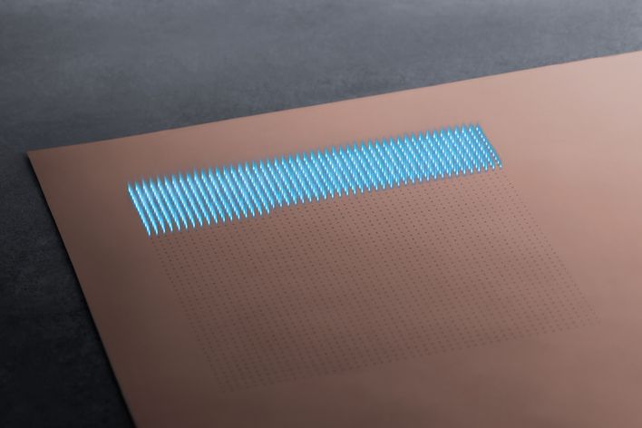 利用 TruMicro 5000 系列激光器对线路板进行激光钻孔作业。