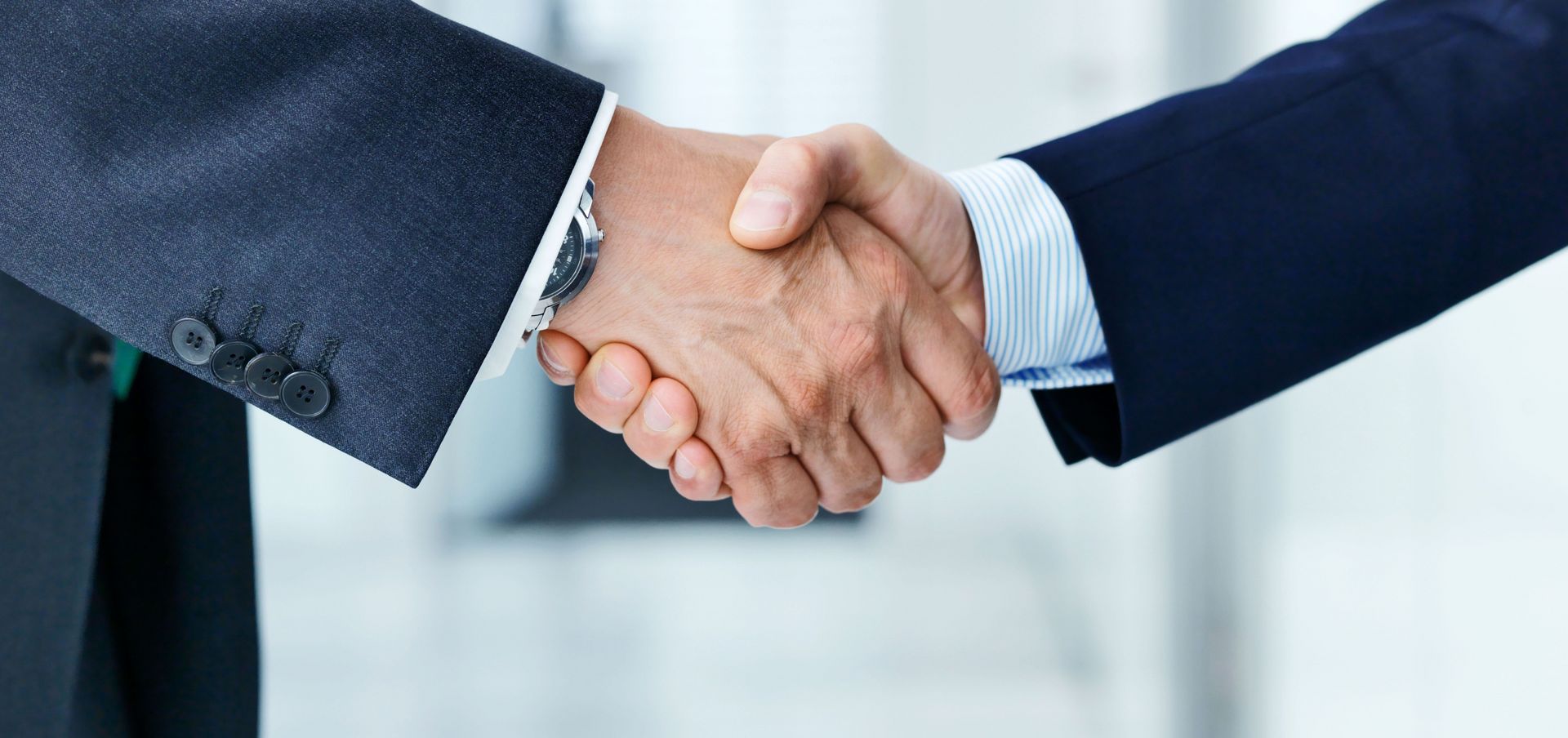 People at TRUMPF shaking hands