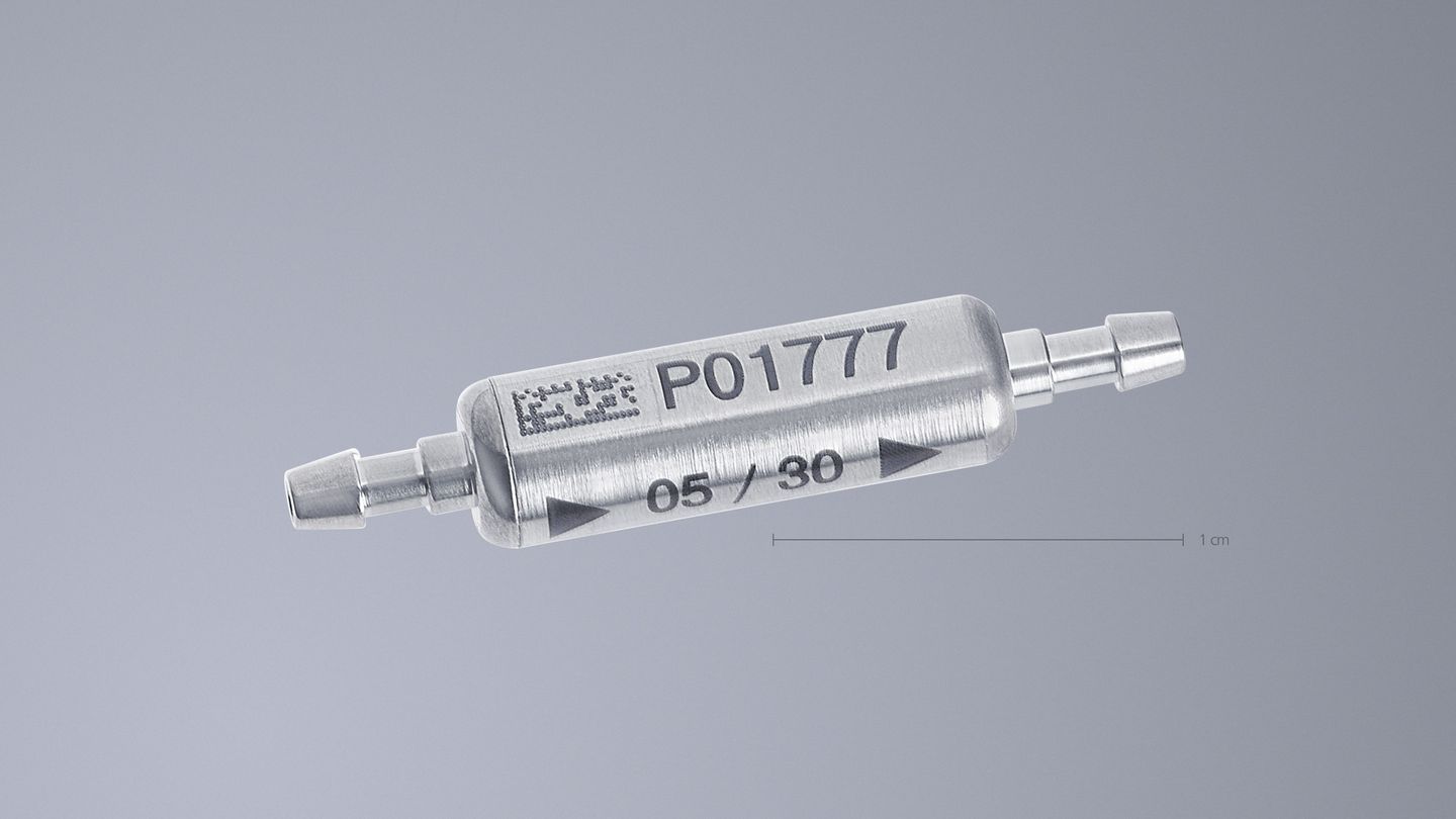 使用通快产品在医用阀门上黑色打标