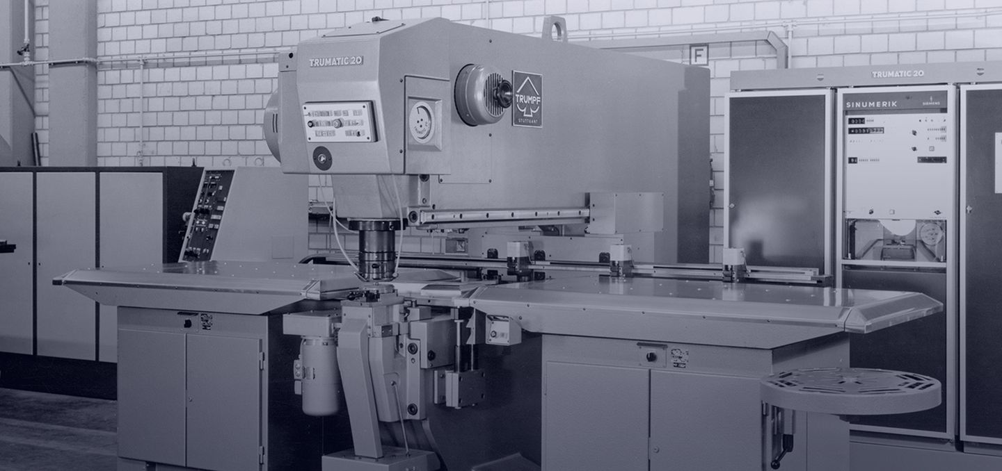 historical picture of the first sheet metal fabrication machine with a numerical control system from TRUMPF