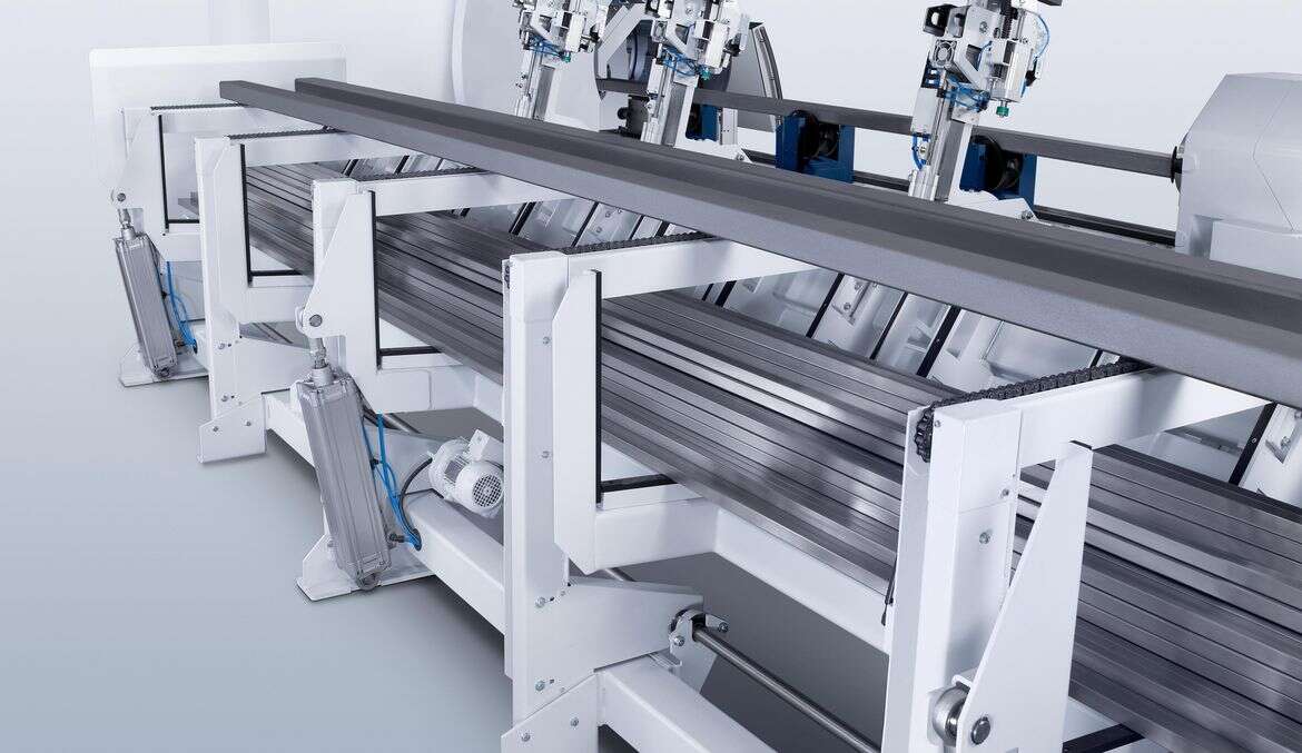 LoadMaster Tube with the TruLaser Tube 7000: Swivel-mounted conveyor system