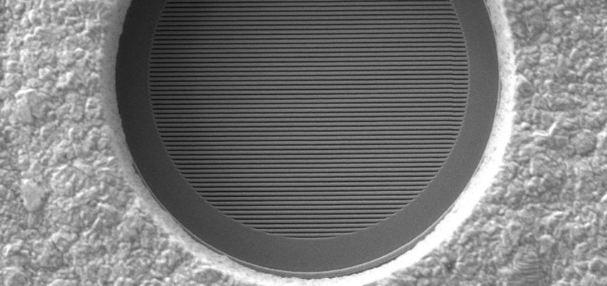 Multimode VCSEL polarization control