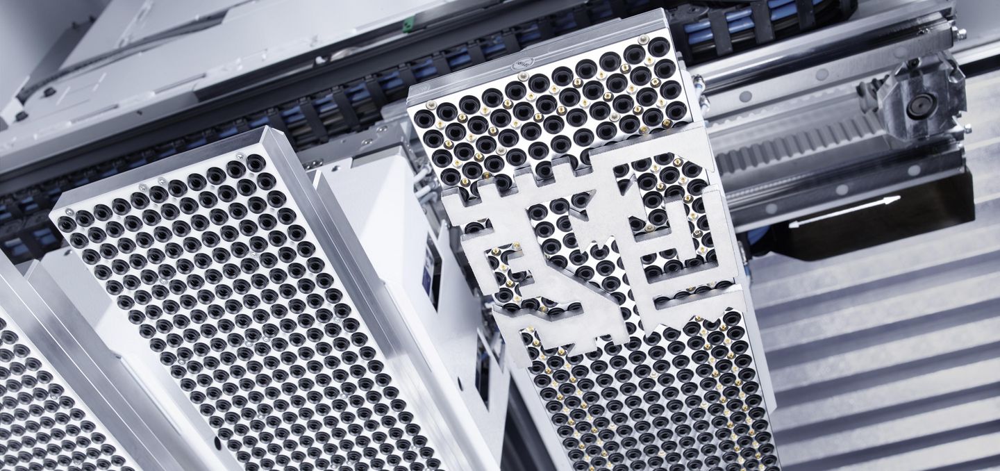 TruLaser Center 7030，SortMaster Speed 的真空吸附板